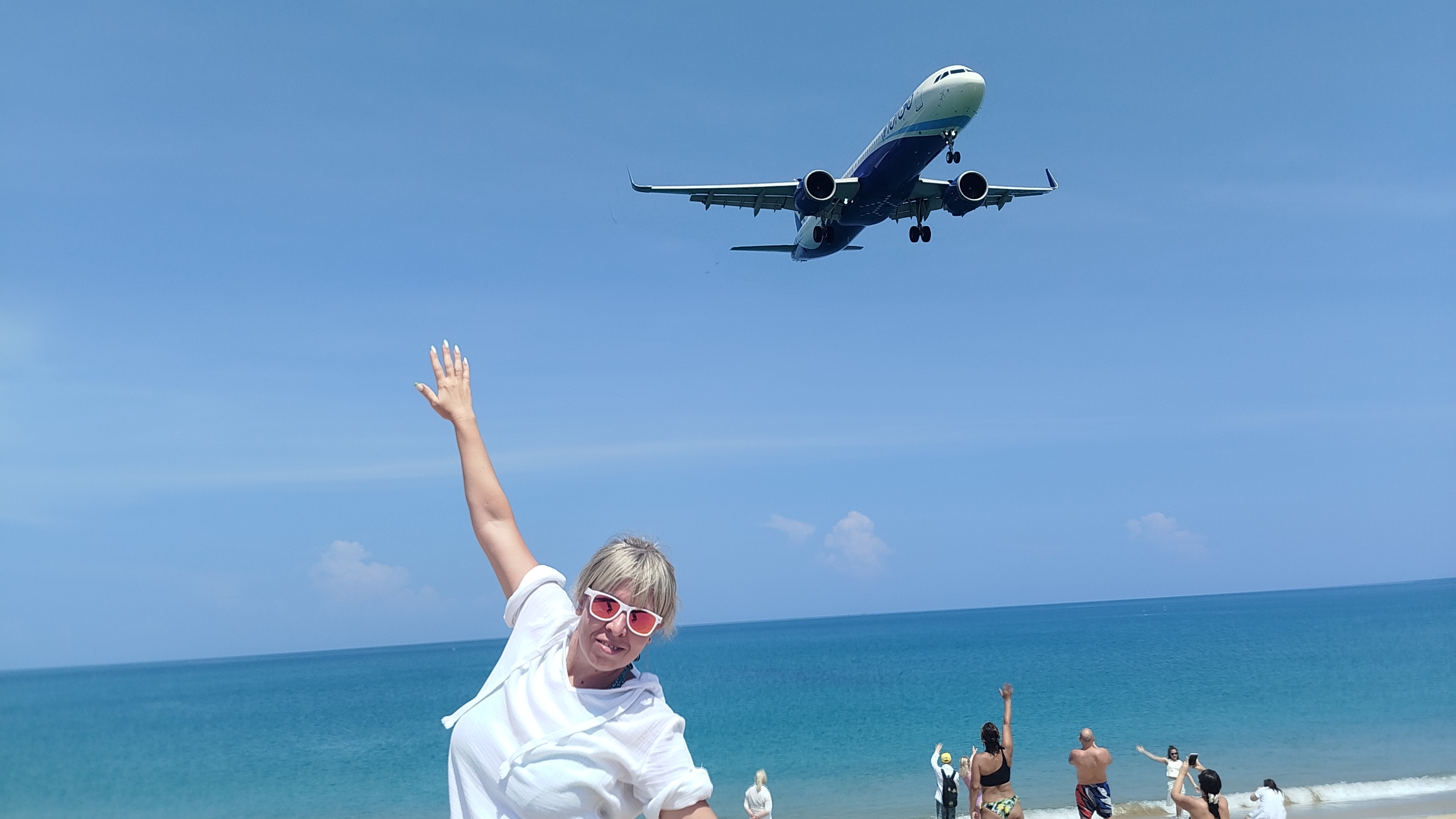 Завтрак в отеле Estella Phuket Mai Khao Beach Resort. Пляж с самолётами. Апрель 2026.