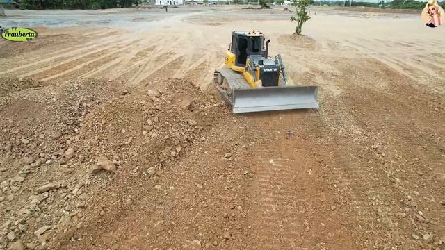 Строительство, засыпка водного канала