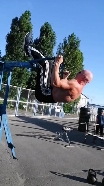 Дядя Витя полетел