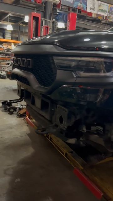 Рабочие будни #13 #автосервис #ram #dodgeram #dodge #offroad #jeep #jeepwrangler #v12 #shorts