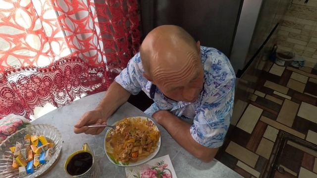 обед тушонные ушки с овошями