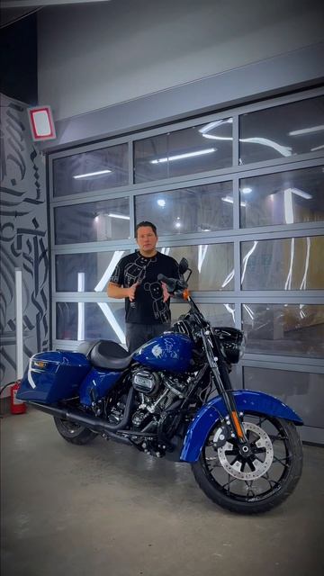Полная оклейка Harley-Davidson Road King в глянцевый полиуретан