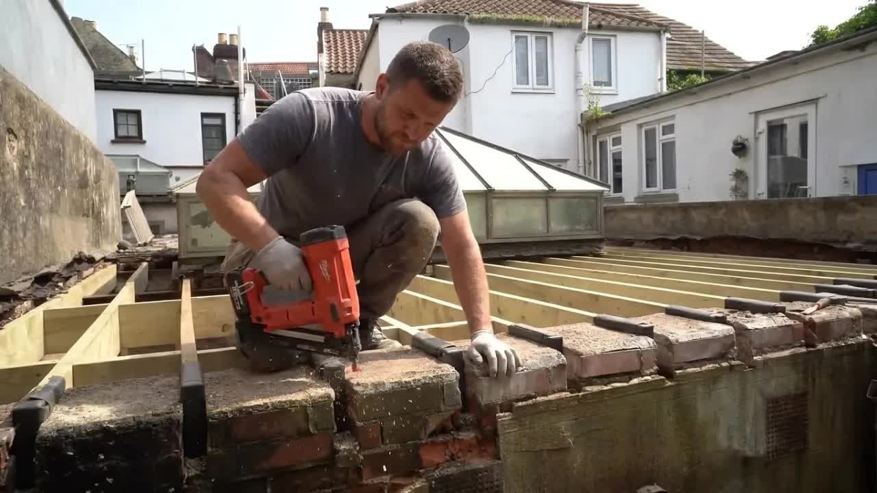 Мужчина покупает разрушенную квартиру и восстанавливает её как новую | От начала до конца от @Connor