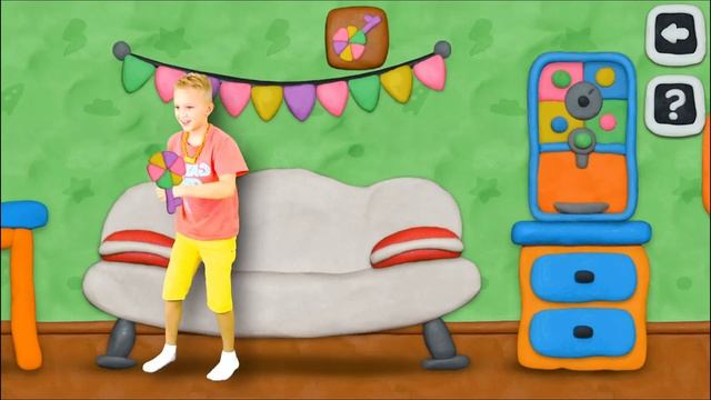 Влад и Ники притворяются, что играют в мобильные игры для детей