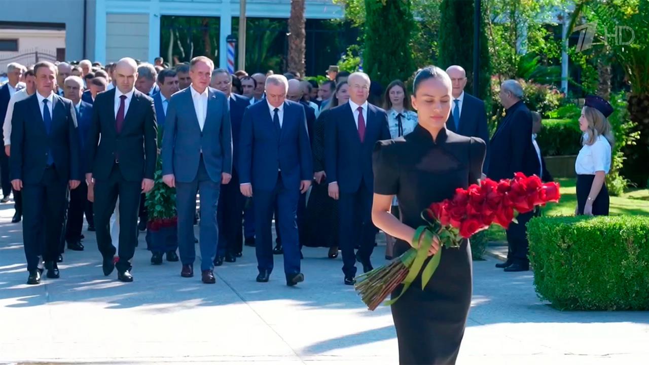 Владимир Путин поздравил лидера Абхазии с Днем признания независимости республики