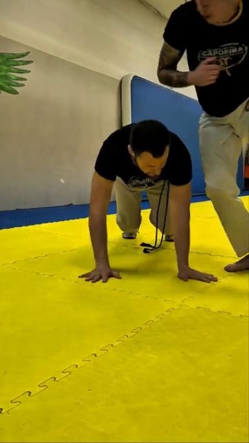 Парная секвенция капоэйра миуджинью с Mon. Canoa в гостях у Capoeira Existência Владивосток