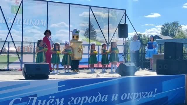 Выступление на празднике 