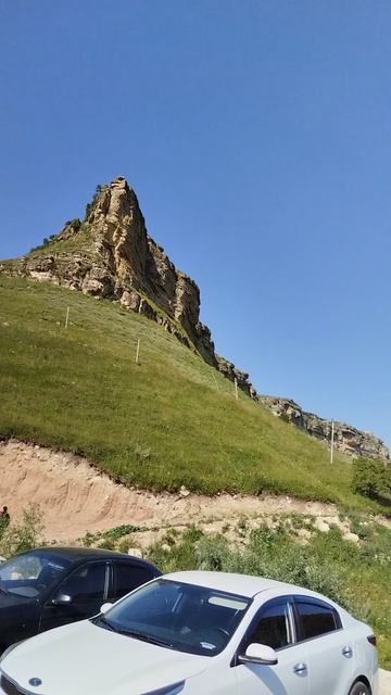 Поднимаемся на гору в медовых водопадов