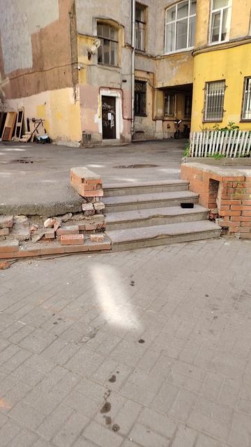 Во дворах. Боровая ,1