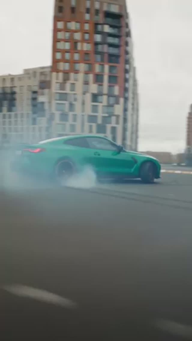 4 года, зелёный BMW M4 Competition и полное отсутствие страха