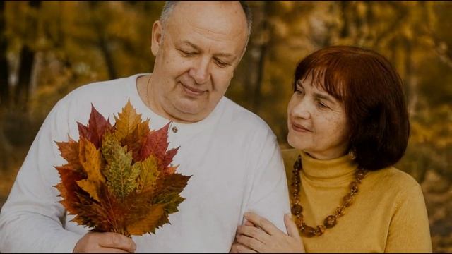 ЖЕЛТЫЙ ЛИСТ УПАЛ МНЕ ПРЯМО В РУКИ.