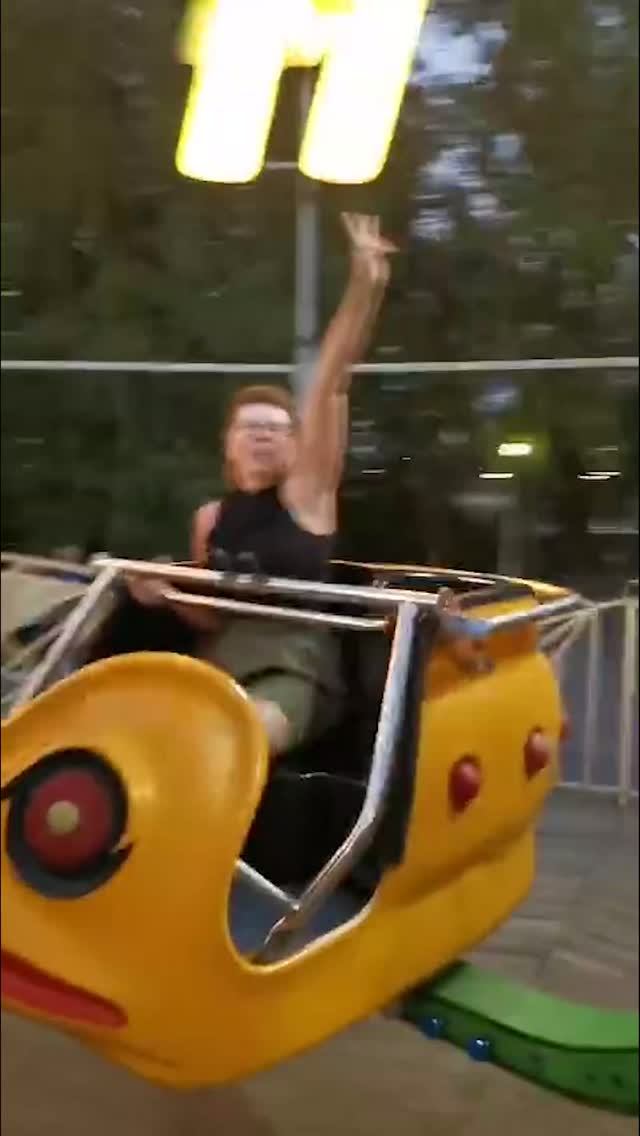 Страшно, аж жуть! Самый крутой атракцион в Ярославле! 
