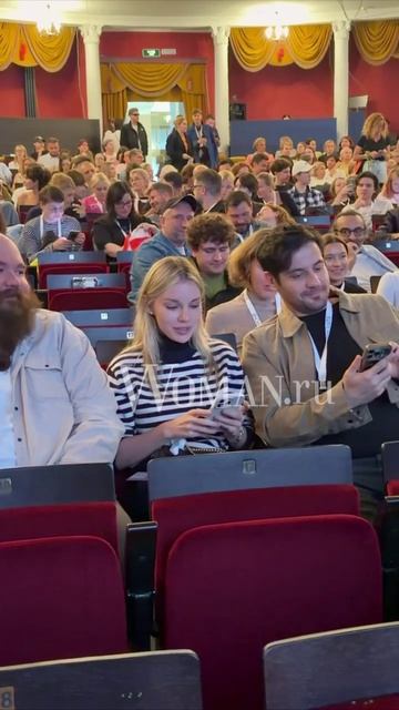 Марк Богатырев с загадочной спутницей на фестивале 