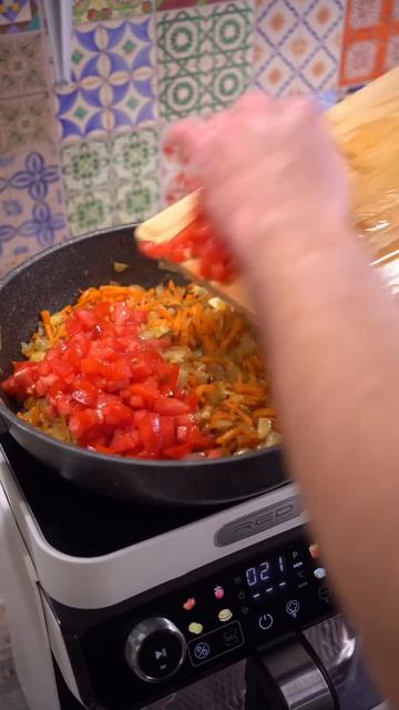 Тушёные куриные желудки с картофелем.