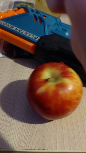 это самое бронированное яблоко в мире