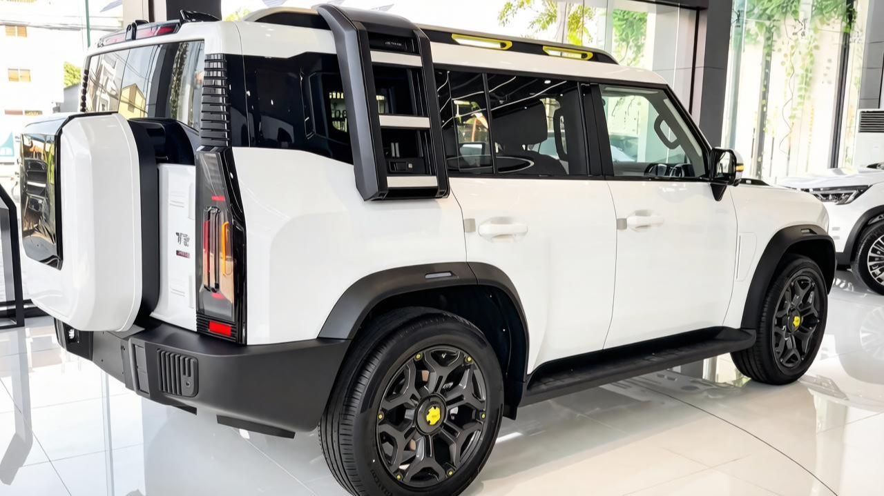 JETOUR T2 Traveller 2026 года в белом цвете. Роскошный внедорожник с двигателем 2,0 л. Обзор авто.