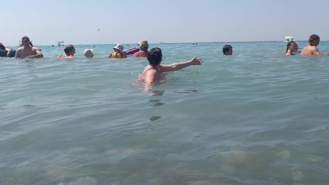 Посёлок Лазаревское 25 августа 2026 людей полно жара, водичку Супер +28