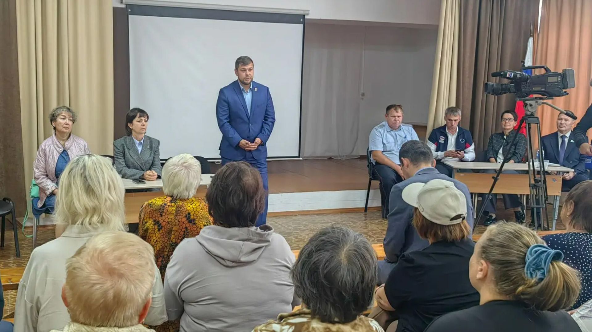 Глава обсудил с жителями Красноглинного жизнь в поселке