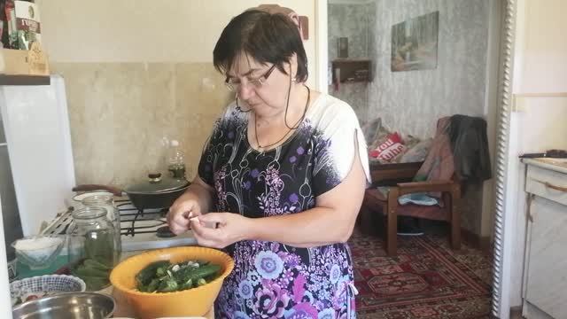 С утра на кухне а вечером на огород. Моя жизнь в деревне !