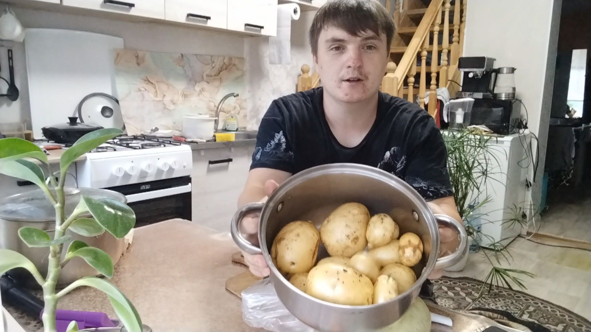 ГОТОВЛЮ НАМ С ИРИНОЙ ВКУСНЫЙ УЖИН  ЖАРЕНЫЕ КАБАЧКИ С СЫРОМ НА СКОВОРОДЕ