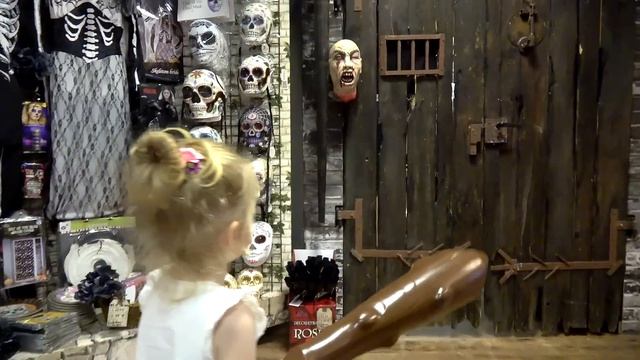 Папа потерялся в магазине - история на Хэллоуин