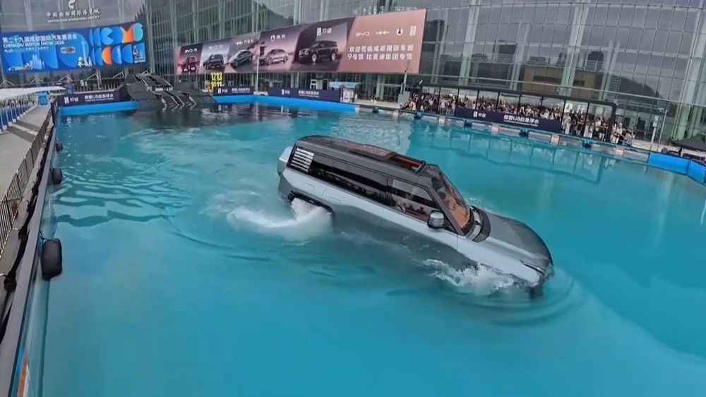 Водоплавающие машины показали на автосалоне в Китае