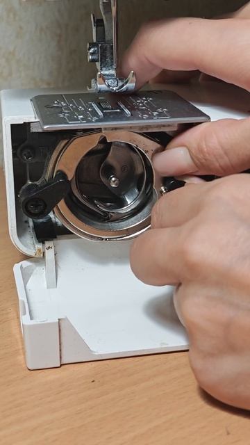Как смазать швейную машинку?