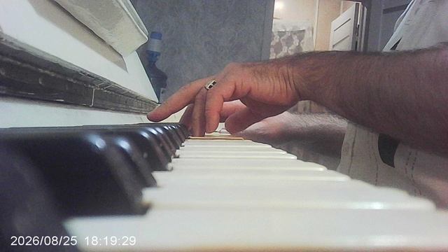 Пианино: упражнения - мажорные гаммы от белых клавиш одной октавы