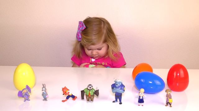 Диана распаковывает сюрпризы Игрушки Зверополис Disney Zootopia Surprise Eggs распаковка