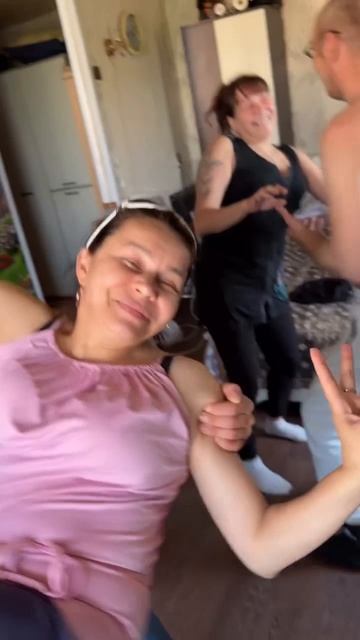 Сладкие парочки. Иришка Чики Пики наслаждается вниманием Паши