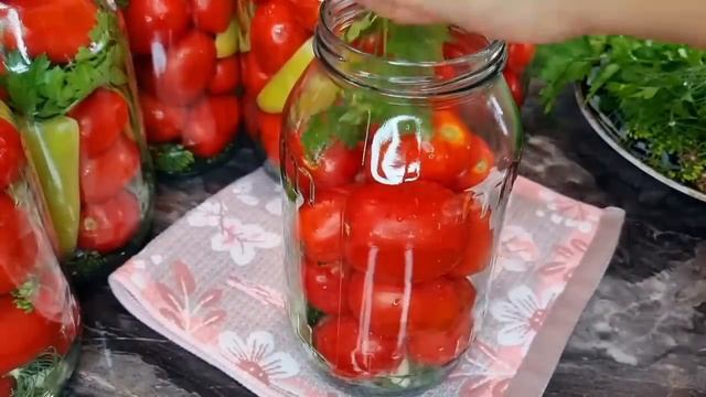 Маринованные помидоры на зиму рецепта проще и вкуснее не бывает.mp4