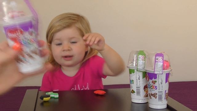 Диана пробует Вкусный Сюрприз с Игрушкой Ластик