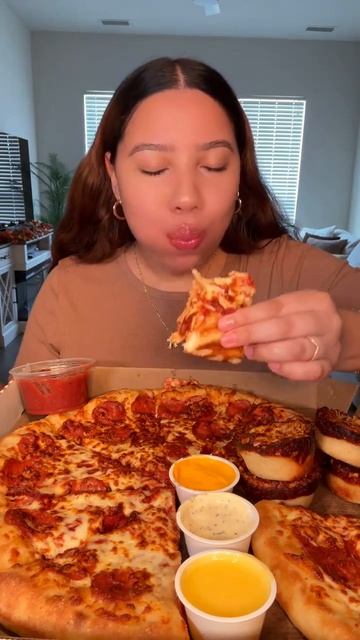 ~Асмр мукбанг с сочной пиццей 🍕~