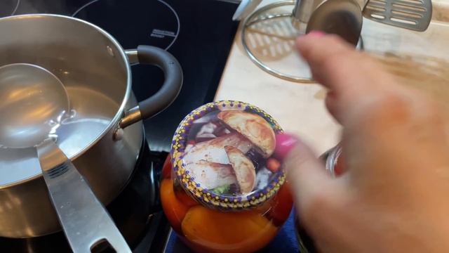20 ЛЕТ МАРИНУЮ ТОМАТЫ ТОЛЬКО ТАК  МОЙ ЛЮБИМЫЙ РЕЦЕПТ  ВКУСНЕЕ ВЫ НЕ ПРОБОВАЛИ.mp4