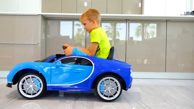 Влад и Ники играют с волшебными пазлами