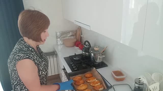 Посадила укроп и редиску. Купила творог- будем кушать сочники.