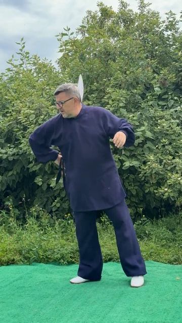 Упражнения с мечом Дао в деревне