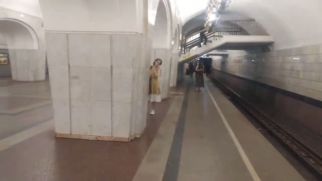 Станция метро Менделеевская интерьер, пассажиры, поезда Москва Фрагмент 2