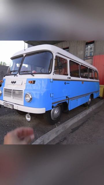 Выбираем цвет нашего Roburа для парада ретро-транспорта в СПб #offroad #robur #bus #short #shorts