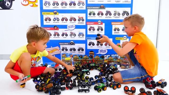 Влад и Ники собирают игрушечные машины  Hot Wheels Monster Trucks