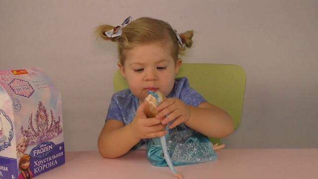 Buying Elsa Doll in the Store Growing Crystals on the Crown Frozen
