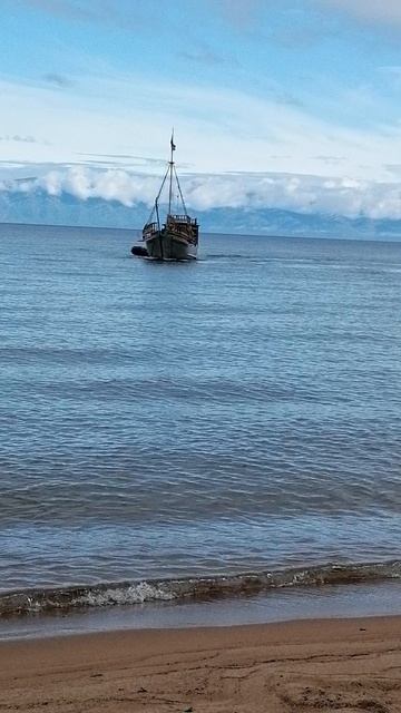 Бурятия.Максимиха. Утро на Байкале. Парус.