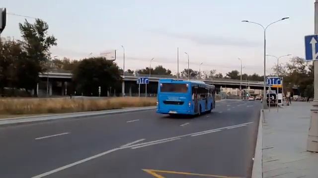 Автобус ЛиАЗ-5292.22(2-2-2) следует в парк с маршрута 569