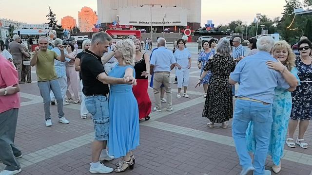 Под осенним листопадом... 23.08.26...