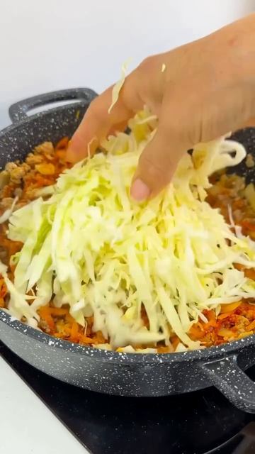 Тушёная капуста с фаршем.