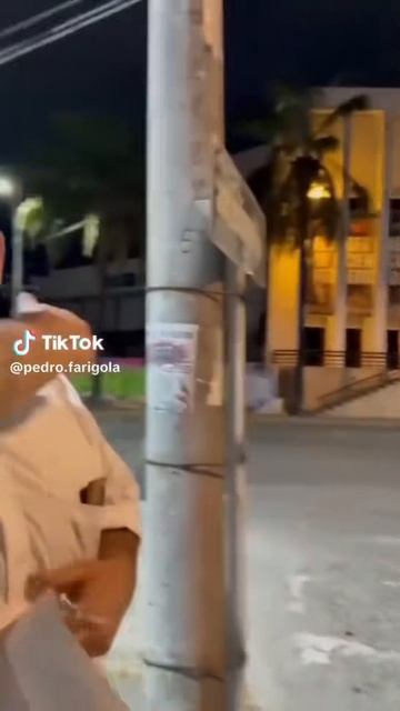 “nosotros Teníamos La Tierra Y Ellos Tenían La Biblia. Nos Dijeron Que Cerráramos Los Ojos Para Orar