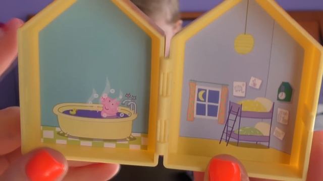 Unboxing Peppa Pig Mini World Surprises
