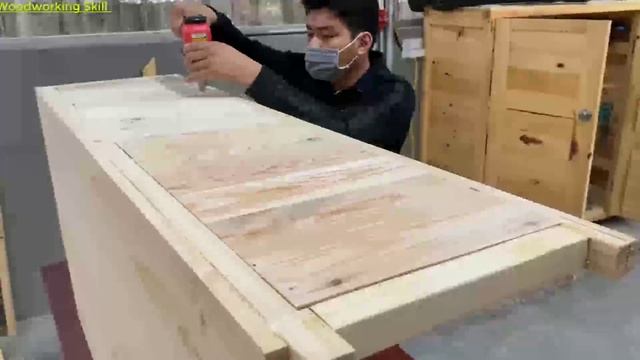Шкаф с компактным складным столом