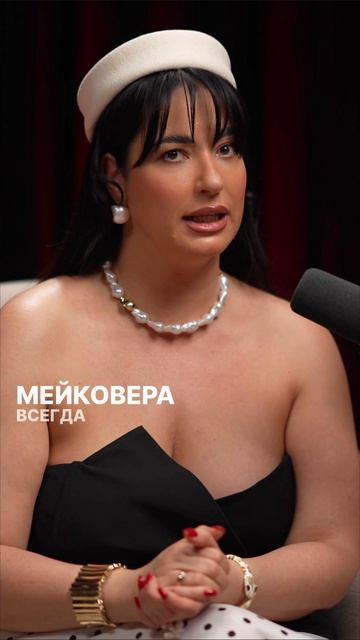 Почему мелкий принт запрещён на ТВ?

Всё просто. Он стробит в кадре.
Мелкий узор — полоска, клетка,