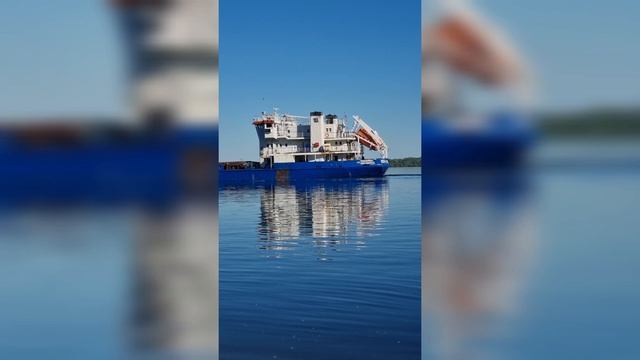 т/х ОМСКИЙ-135 идет по Волге